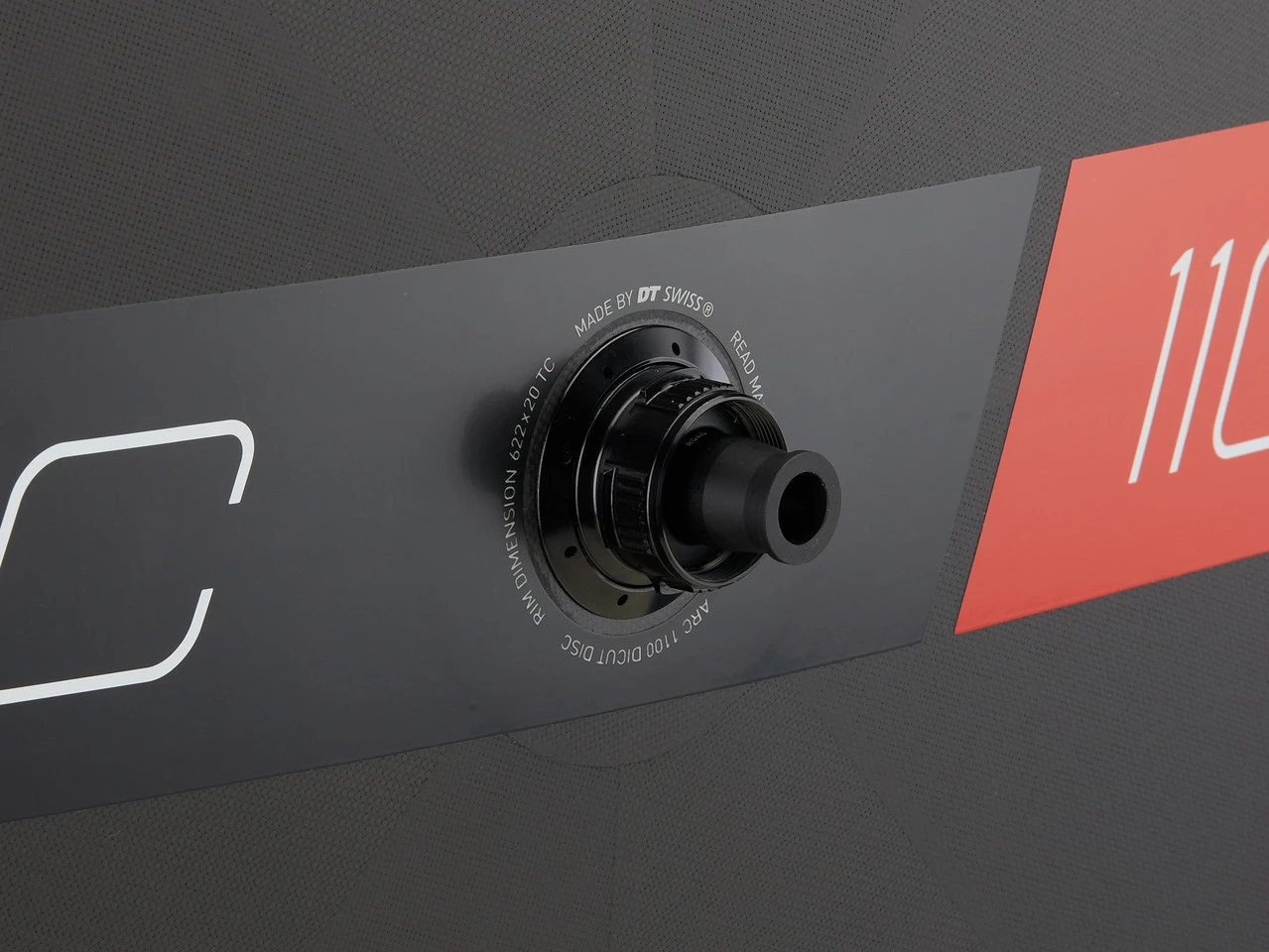 Dt-swiss Set De Roues En Carbone ARC 1100 DICUT 50/Pleine Disc Center Lock 28" 10 Dt-swiss Set De Roues En Carbone ARC 1100 DICUT 50/Pleine Disc Center Lock 28" – Image 8